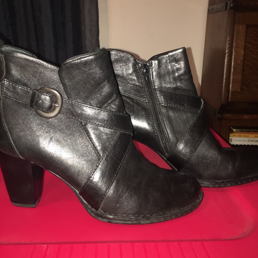 Born black boots